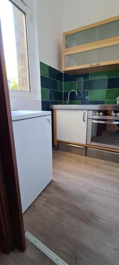 Buedchen Am Rathaus-Parkplatz-Bett Und Schlafcouch-Eg-Netflix- Appartement Oberhausen  Buitenkant foto